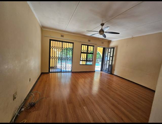 3 BEDROOM HOUSE RENTED IN SHULTON PARK